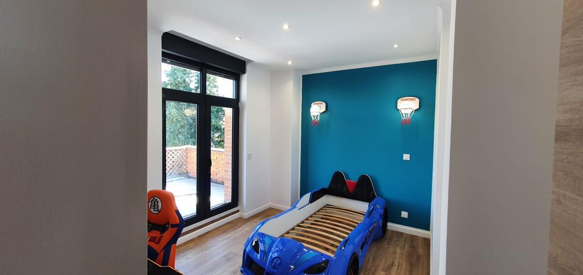 Peinture chambre d'enfant à Valenciennes par Banari Renov